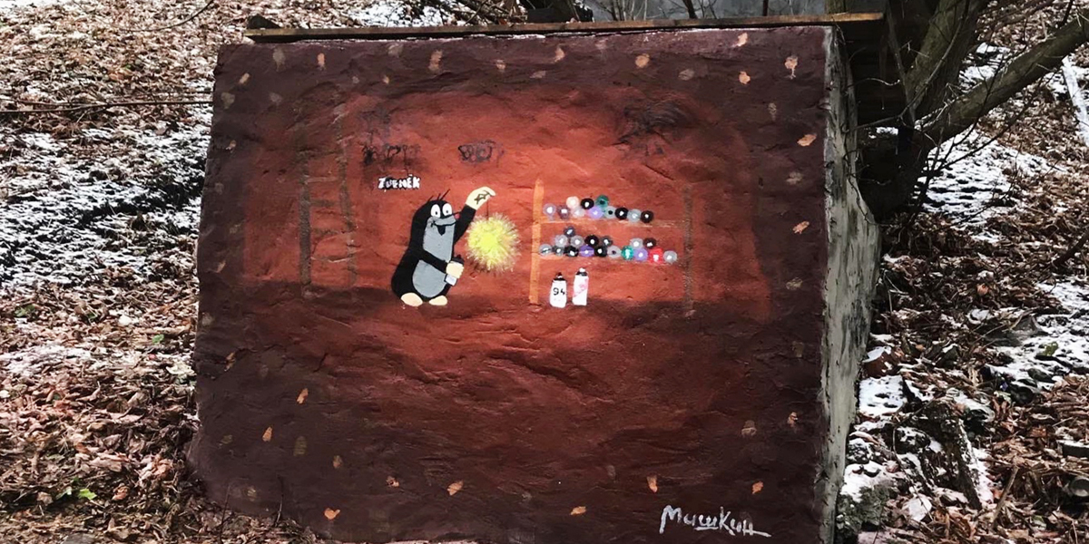 Крот спрятал баллоны с краской на зимовку – уличный художник Мишкин завершил сезон