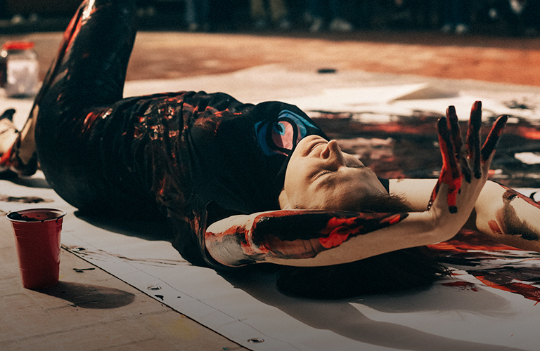 Картина, созданная телом, и иные арт-эксперименты иммерсивных художников Владимира