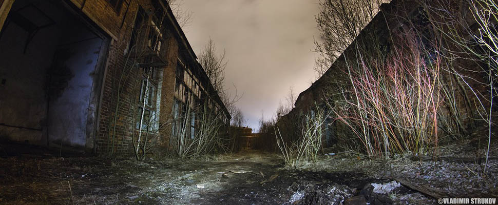 Сталкер из Владимира снял жуткое видео в заброшенных цехах завода