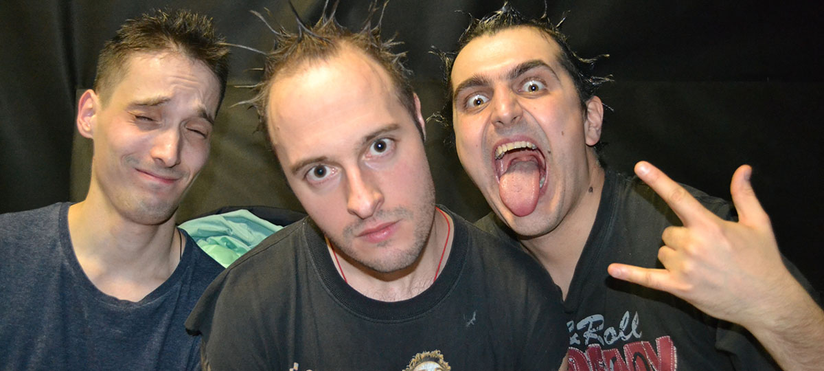 Музыкальный коктейль каверов от «HUGEE»