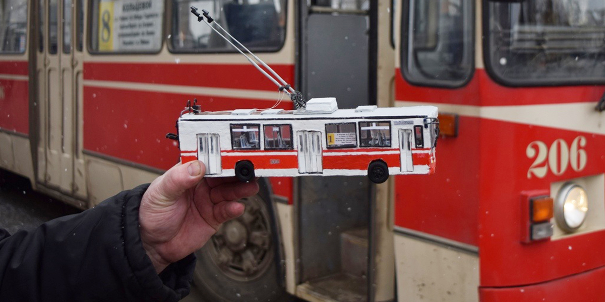 Студент из Владимира делает точные копии троллейбусов и коллекционирует проездные билеты