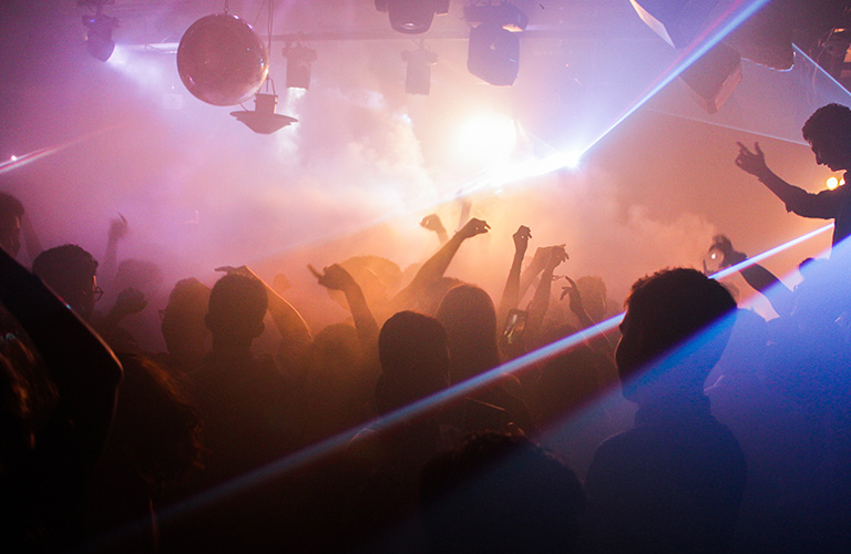 Всем в клуб! Зажигательные вечеринки этих выходных