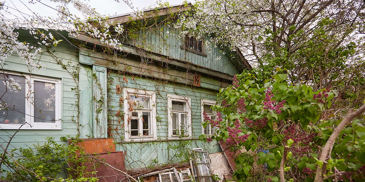 Дом художницы Елены Сахаровой: семейные реликвии, галерея и старинная печка в мастерской