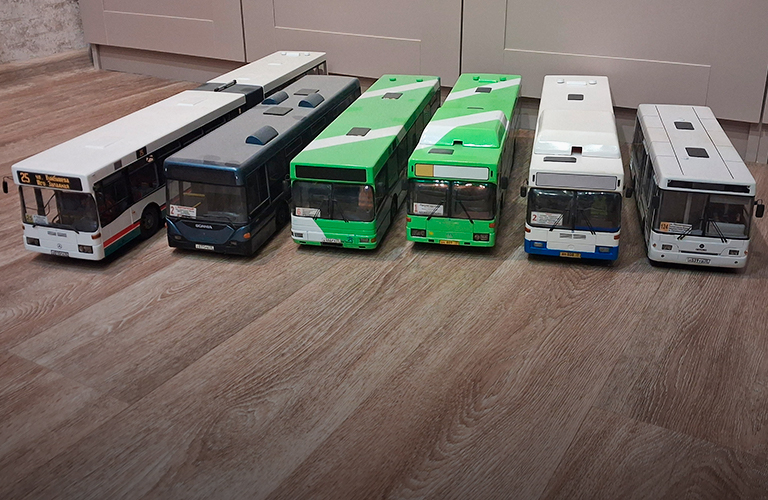 Автобусный парк в миниатюре. Реалистичный общественный транспорт в масштабе 1:24