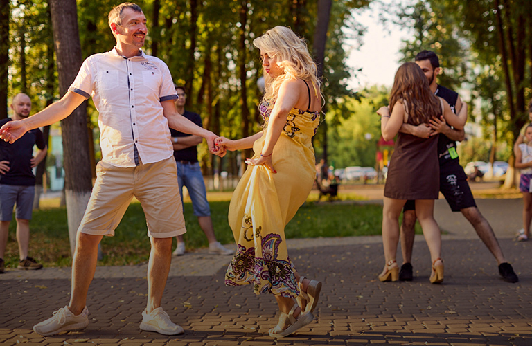 Бесплатные опен-эйры и ретро-вечеринки. Чем порадуют парки Владимира этим летом?