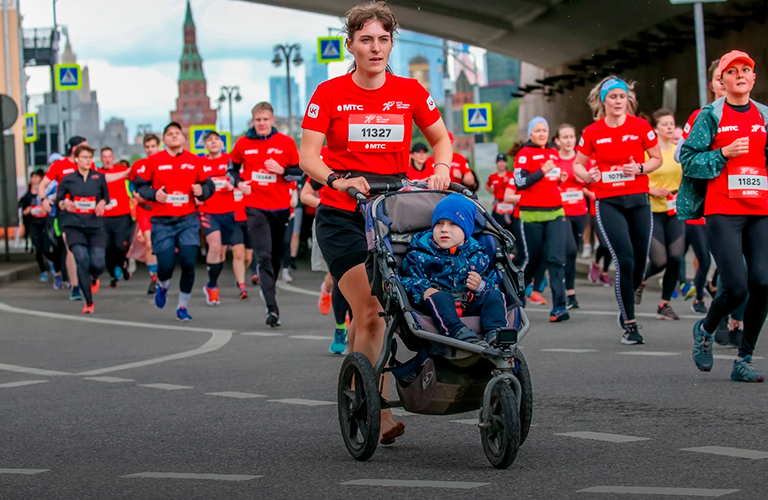Босиком и с детской коляской: владимирская мама установила мировой рекорд!