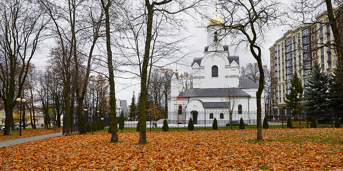 От ямского храма до кинотеатра, или История возрождения Казанской церкви на площади Победы