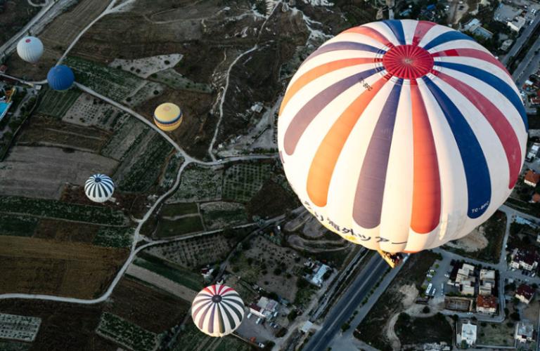 Новый формат Масленицы: Полеты на воздушном шаре и гольф с картофелинами