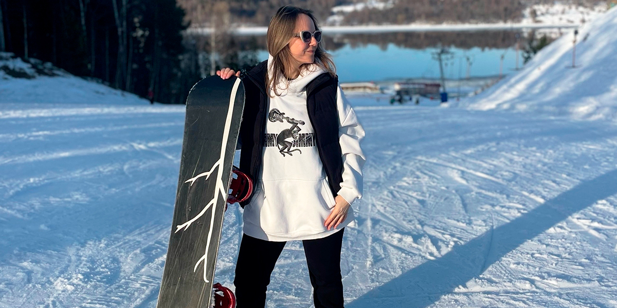 «Доели» зиму с видом на Волгу: сноубордисты закрыли сезон на живописном склоне в Плёсе