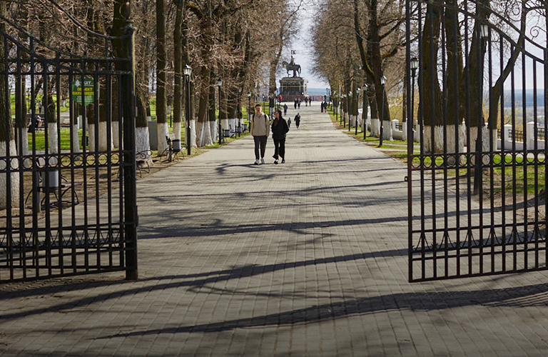 Почти летнее тепло и сильный геошторм: каким будет меридиан апреля в 33-м регионе?