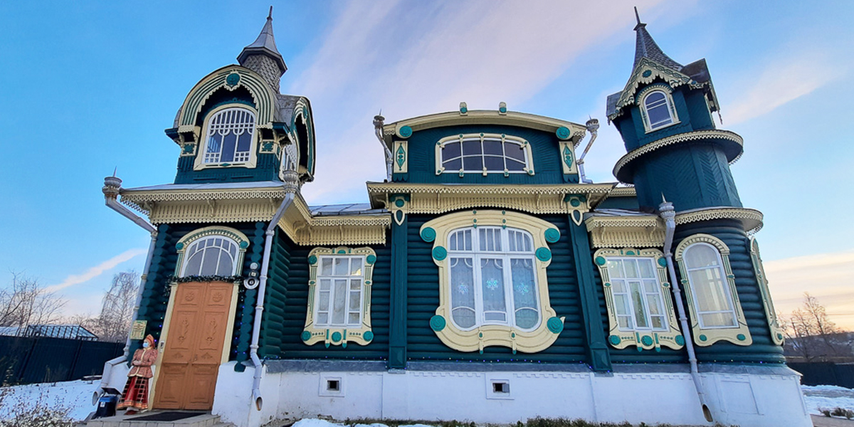 Кто, кто в теремочке живет: сказочный деревянный дворец в Гороховце и его владельцы