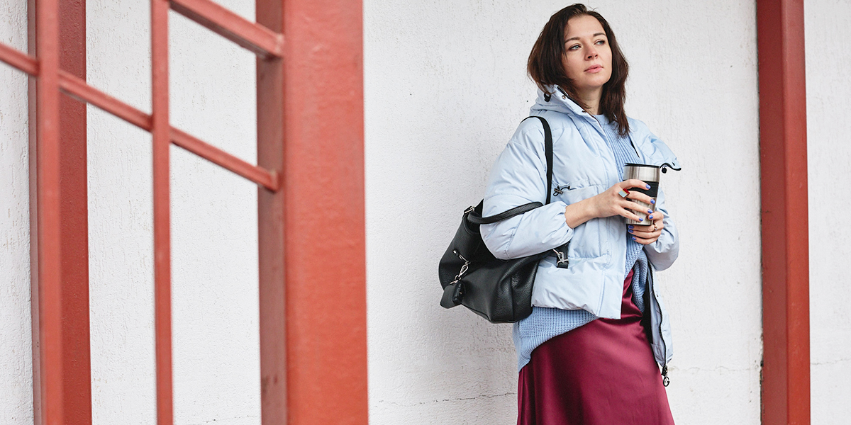 Стиль уставшей женщины. Разбор тренда «месси герл» на примере трех капсульных образов