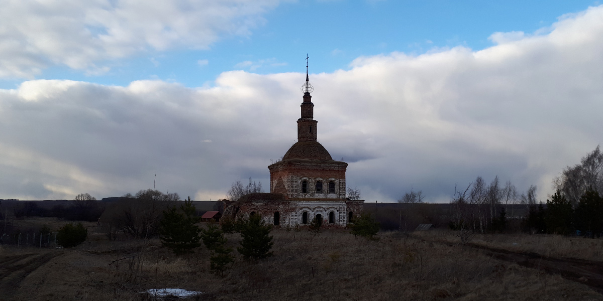 Забытый памятник архитектуры: экспедиция к заброшенной церкви в старинном селе