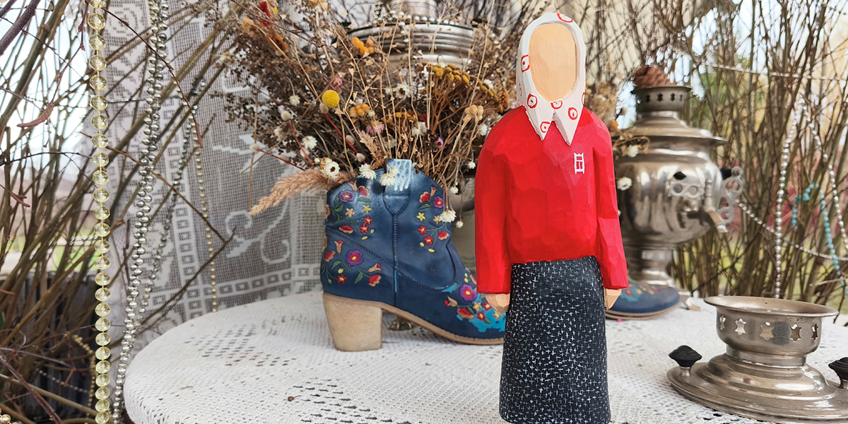 Мини-гимназист в Суздале и первая большая деревянная бабушка резчика по дереву из Кольчугина