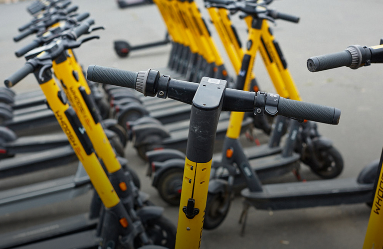 Самокатный этикет. Удастся ли Владимиру победить «ураган на колесах» с помощью штрафов?