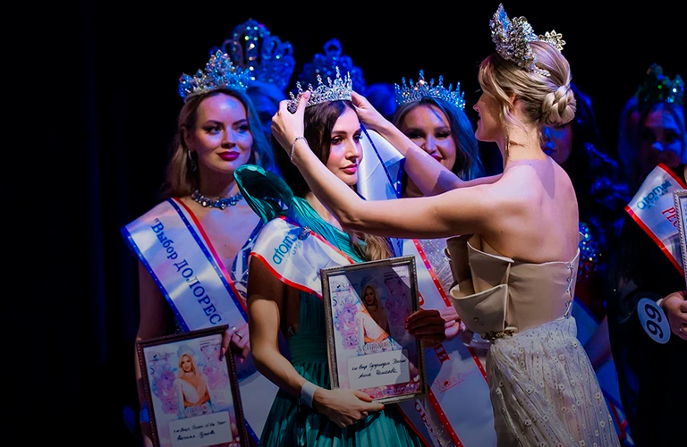 Владимирские красотки привезли сразу семь звучных титулов с конкурса красоты «Миссис Россия Мира 2024»