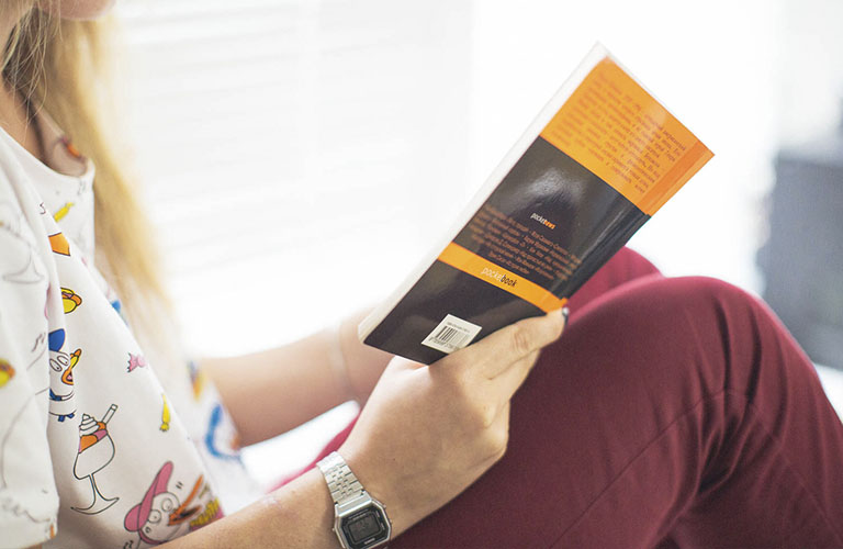 «Круглое чтение»: анализируем «Тени над Эрдеросом» вместе с автором