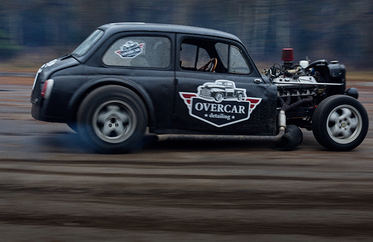 Не машина, зверь! Владимирец собрал мощный гоночный хот-род на базе «горбатой» малолитражки