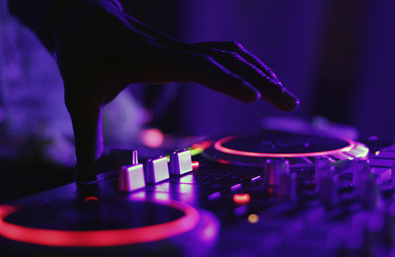 Жаркий сентябрьский отрыв в клубах города