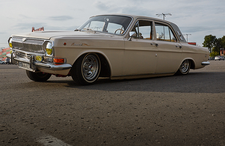 «Волга», которая умеет прыгать и приседать — лоурайдер владимирского механика