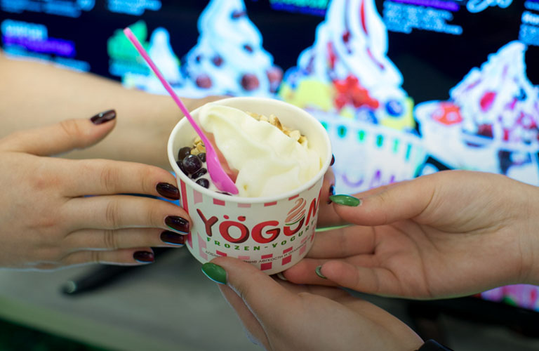 Стартап со вкусом: Во Владимире открылся йогурт-бар с полезными десертами