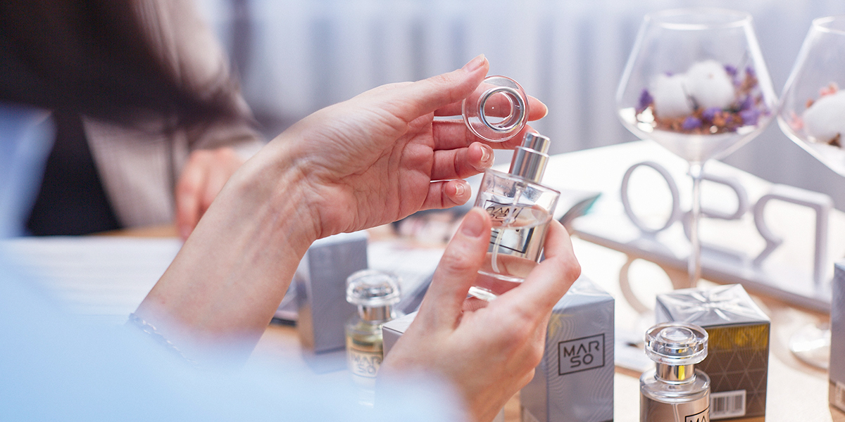 Разбираем парфюмерный гардероб со специалистом и ищем аромат для особых случаев