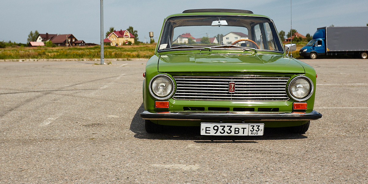 Тюнингованная классика: заниженная «копейка» с панорамной крышей и оригинальными запчастями