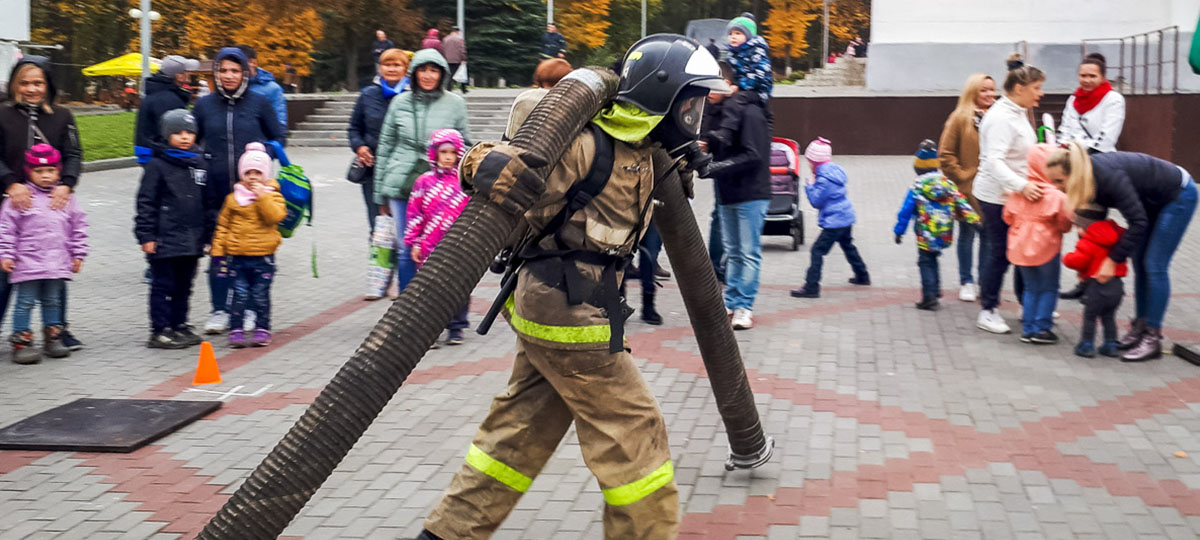 Горячие парни из МЧС приняли участие в соревнованиях по “пожарному” кроссфиту