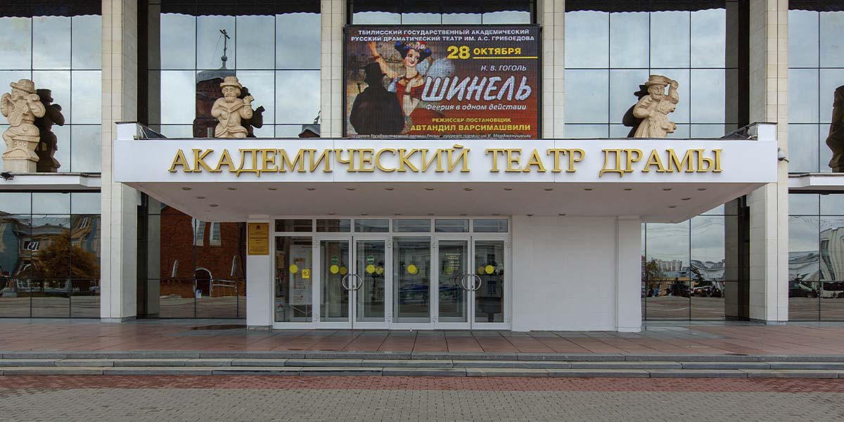 «Шинель»: феерия и притча в одном действии