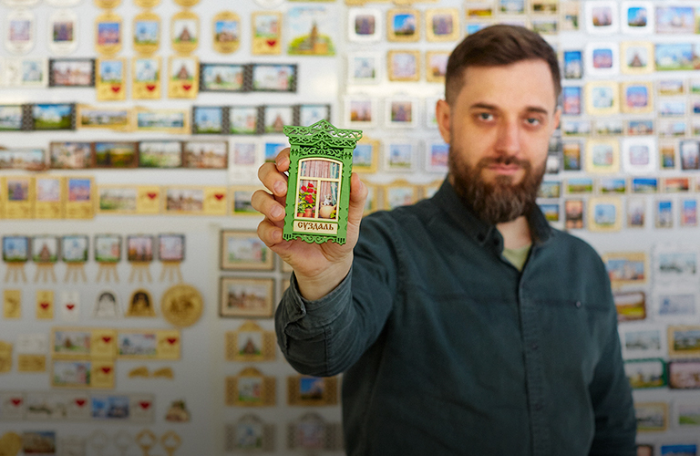 1001 магнит! Владимирец установил мировой рекорд, собрав коллекцию связанных с Суздалем сувениров 