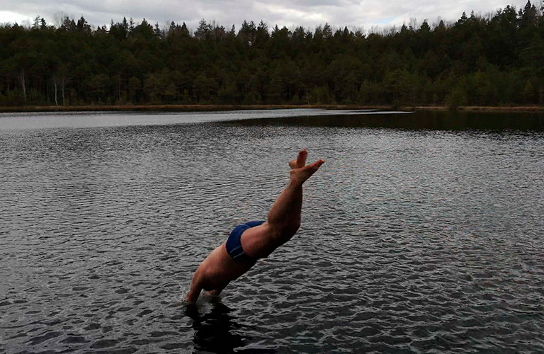 Холодненькая пошла: владимирские моржи и спортсмены открыли купальный сезон