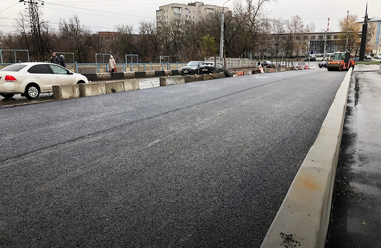 Движение на отремонтированной стороне Павловского моста в Коврове скоро запустят