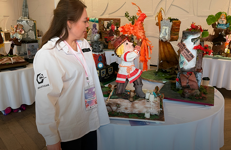 Сладкие сюжеты из русских сказок: вау-торты из 33-го региона покорили Москву