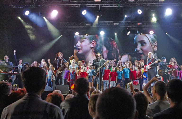 День рождения Центрального парка отмечаем с «Цветами» и файер-шоу