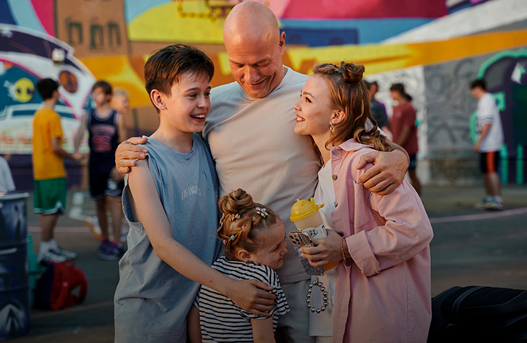 «Лысый нянь»: юная актриса из Владимира снялась в кино с Никитой Панфиловым