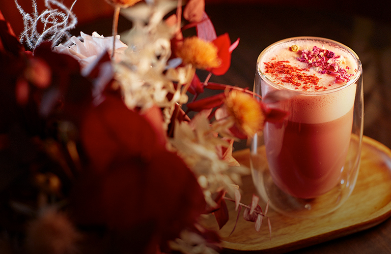 ПП-какао и латте с лепестками роз — предновогодние авторские напитки от «Венской кофейни»