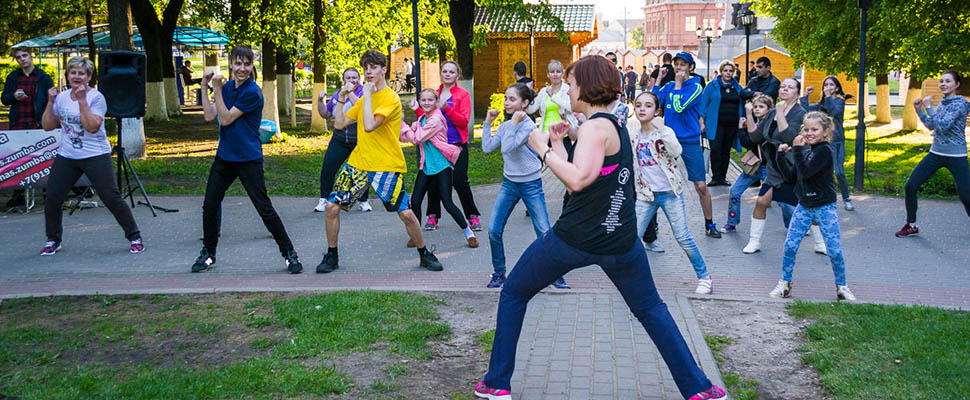Зумба-фитнес в «Липках»:^ танцы на свежем воздухе