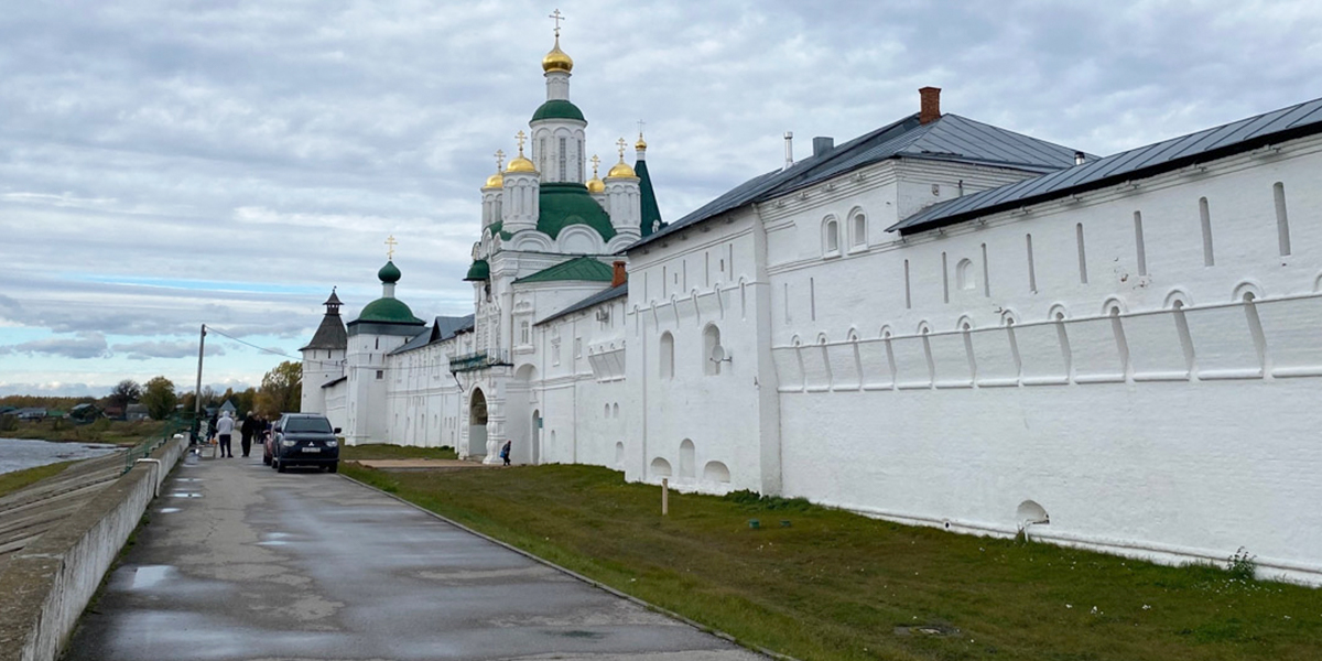 Что делала Анджелина Джоли в Макарьевском Желтоводском монастыре, или Неожиданный вояж по Волге