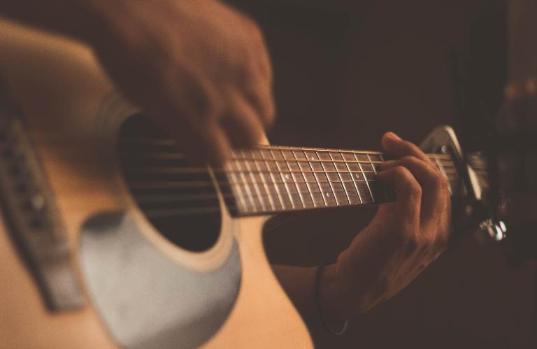 Проведите вечер под звуки живых струн