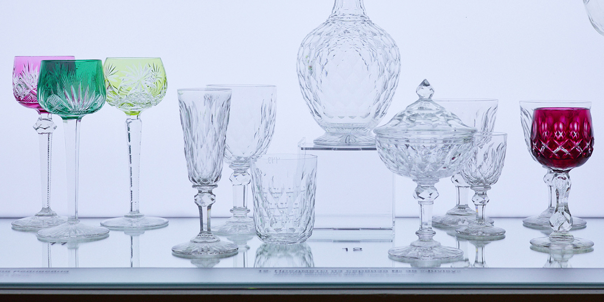 Рюмки-флейты и сервиз для президента Франции. Во Владимире открыли выставку посуды для питья