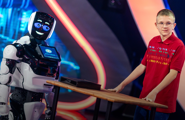 Собрал робота, считая в уме: житель Коврова поразил жюри шоу «Удивительные люди»