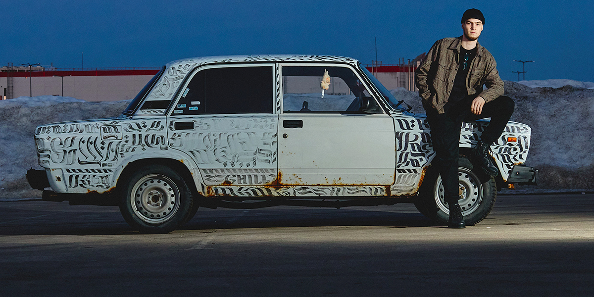 «Семерка» с каллиграфией в стиле Покраса Лампаса. Владимирец о тюнинге «разукрашки» на колесах