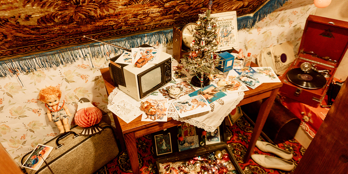 Чемодан стеклянных игрушек и бабушкин ковёр: три владимирские локации с новогодним ретровайбом