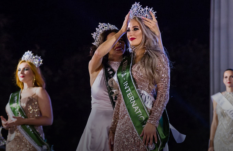 Замужние дамы из 33-го региона привезли громкие титулы с конкурса красоты в Крыму