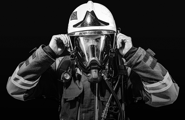 Те, кто рискует жизнями: фотосет с владимирскими пожарными ко Дню спасателя