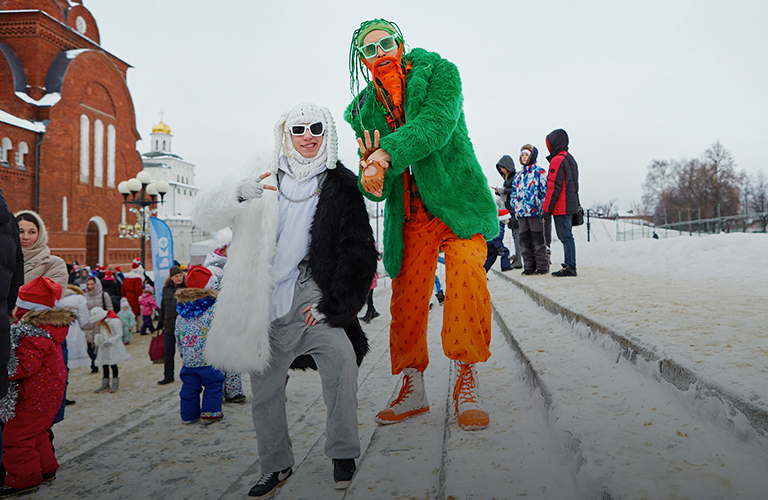 Модный заяц с безумной морковкой, или Самые креативные костюмы 12-го забега Дедов Морозов