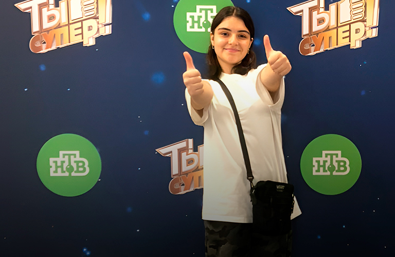 «Маленькая девочка на большой сцене» — школьница из 33-го региона прошла кастинг шоу «Ты супер!»
