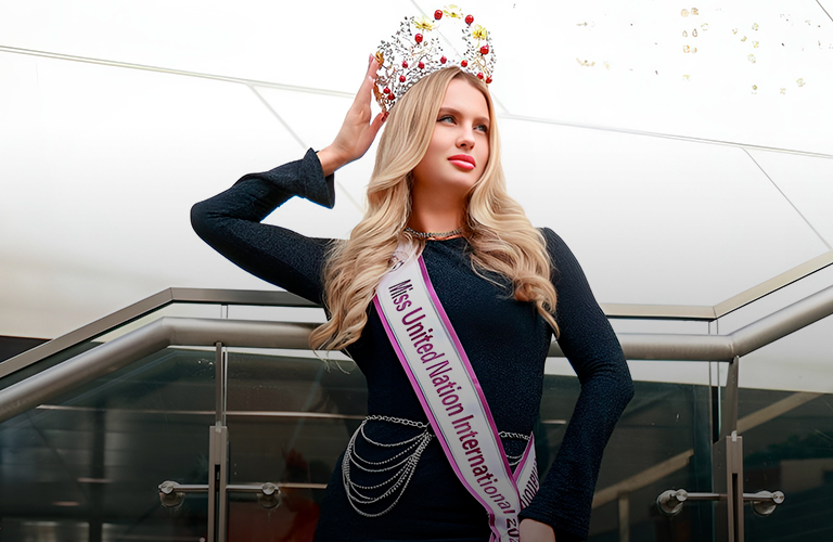 Лучшие друзья девушек! Красавицы из Владимира привезли из Азии и Африки сверкающие символы победы