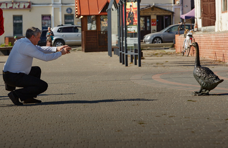 От бронзового гуся до шарфа Остапа Бендера: топ миниатюрных арт-объектов региона