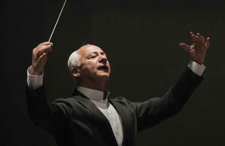 Классический рождественский подарок: «Триумф духовых»